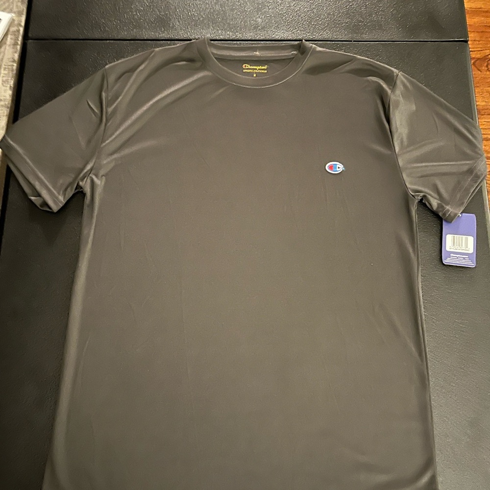 Champion Tee-Shirt.